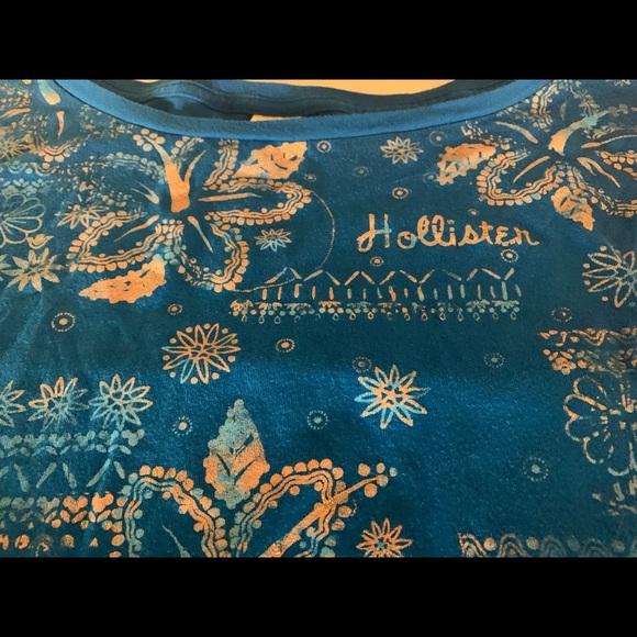 Cute Hollister blue crop top XS - Picture 2 of 5